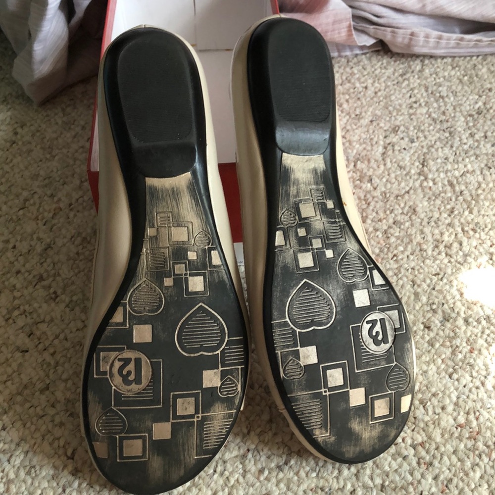 Shoes - Picture 2 of 4
